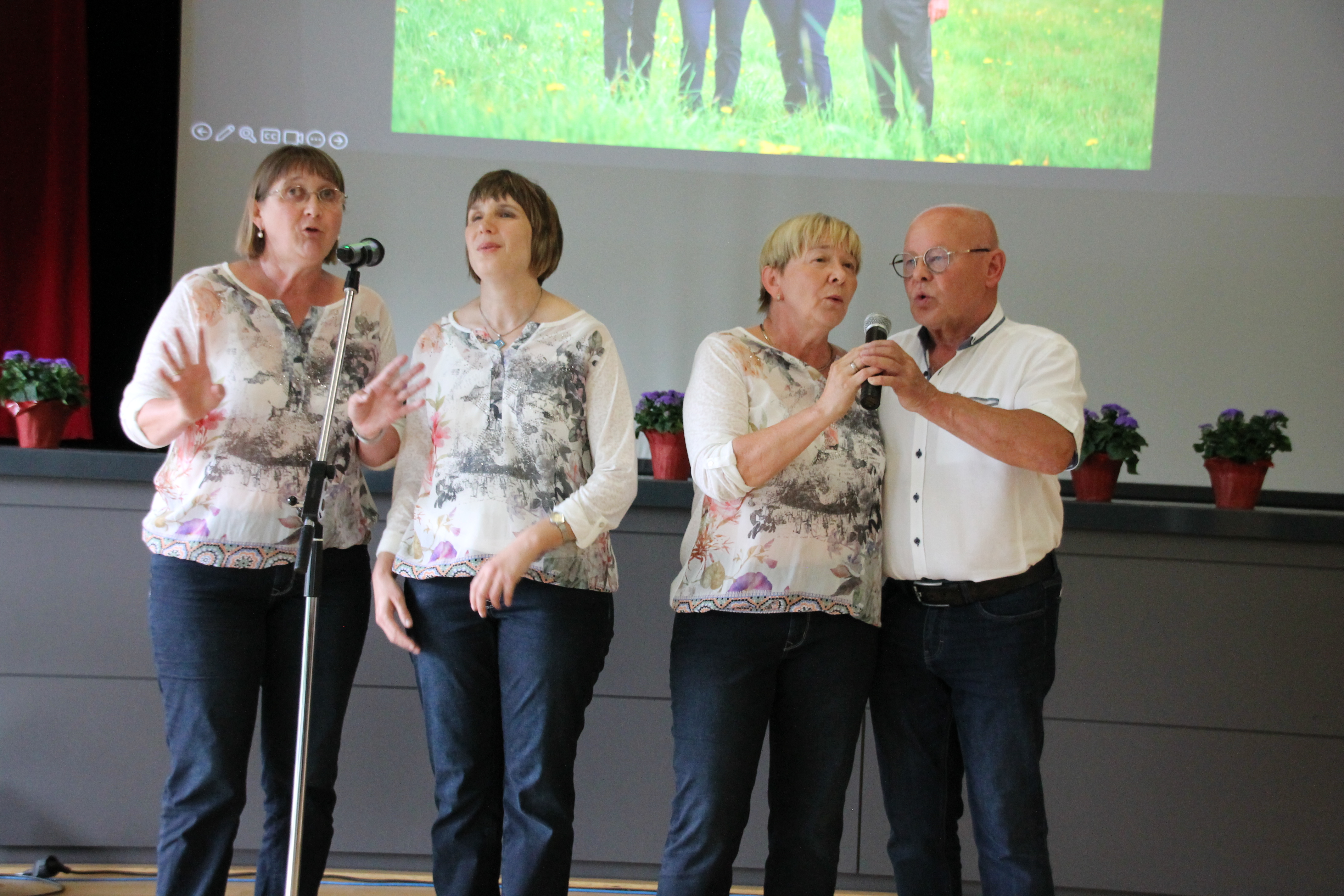 Die Blinden Hühner singen